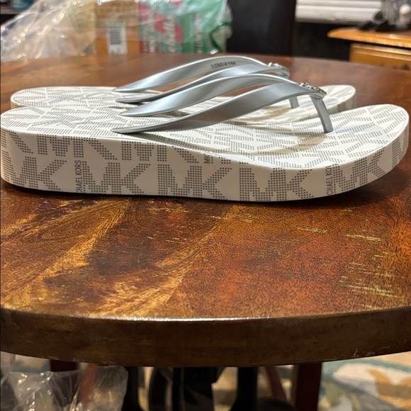 NWOT MICHAEL Michael Kors Bedford Platform Flip Flops - Picture 7 of 10